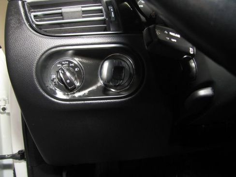 Used 2021 Porsche Macan AWD/4WD image 9