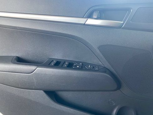 Used 2020 Hyundai Elantra SE w/ Cargo Package (C1) FWD image 13