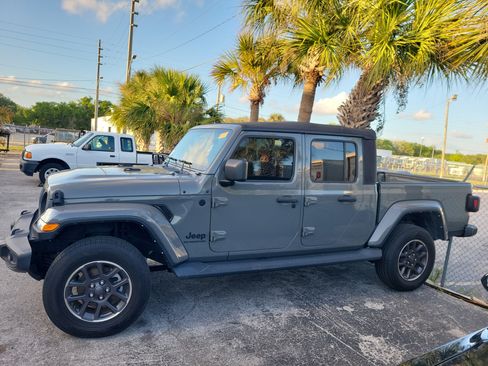 Used 2022 Jeep Gladiator Overland image 4