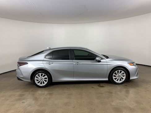 Used 2024 Toyota Camry LE image 7
