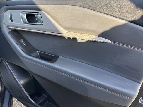 Used 2025 Ford Explorer Active image 21