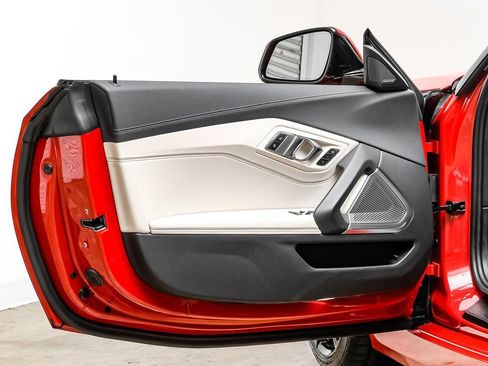 Used 2019 BMW Z4 sDrive30i w/ M Sport Package image 33