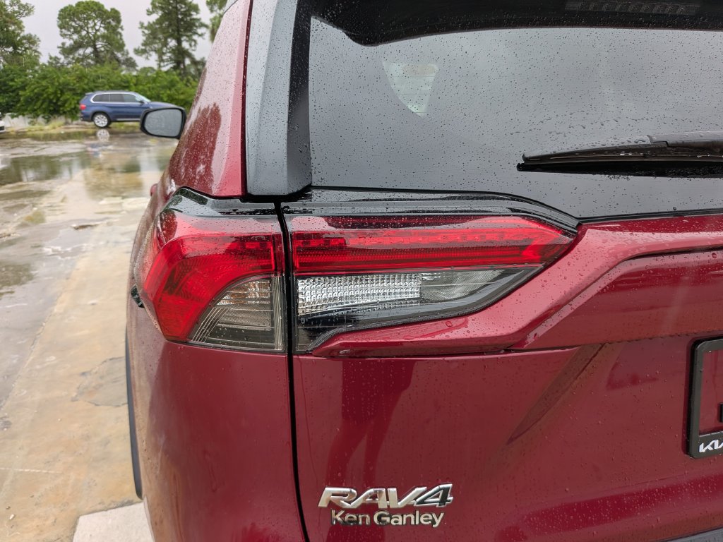 Used 2022 Toyota RAV4 LE FWD image 12