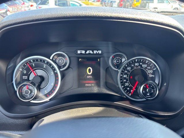 Used 2024 RAM 5500 Tradesman w/ Chrome Appearance Group AWD/4WD image 18