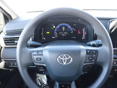 Used 2025 Toyota Camry LE image 18