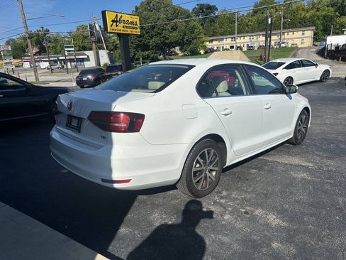 Used 2017 Volkswagen Jetta SE FWD image 14
