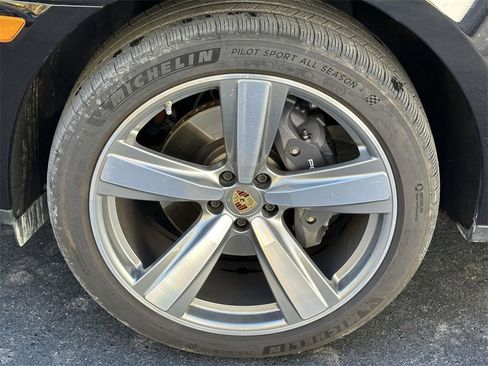 Used 2025 Porsche Macan image 11