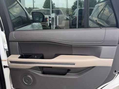 Used 2021 Ford Expedition XLT AWD/4WD image 40