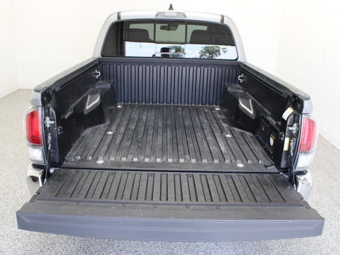 Used 2021 Toyota Tacoma TRD Off-Road AWD/4WD image 30