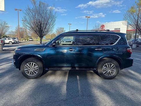 Used 2023 Nissan Armada SL w/ Captain's Chairs Package image 2