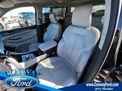 Used 2021 Jeep Grand Cherokee L Overland w/ Luxury Tech Group IV image 30