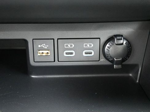 Used 2023 Toyota Highlander Platinum image 25