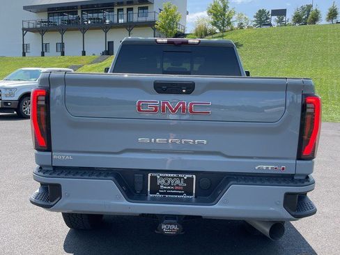 Used 2024 GMC Sierra 2500 AT4 w/ AT4 Premium Plus Package AWD/4WD image 4