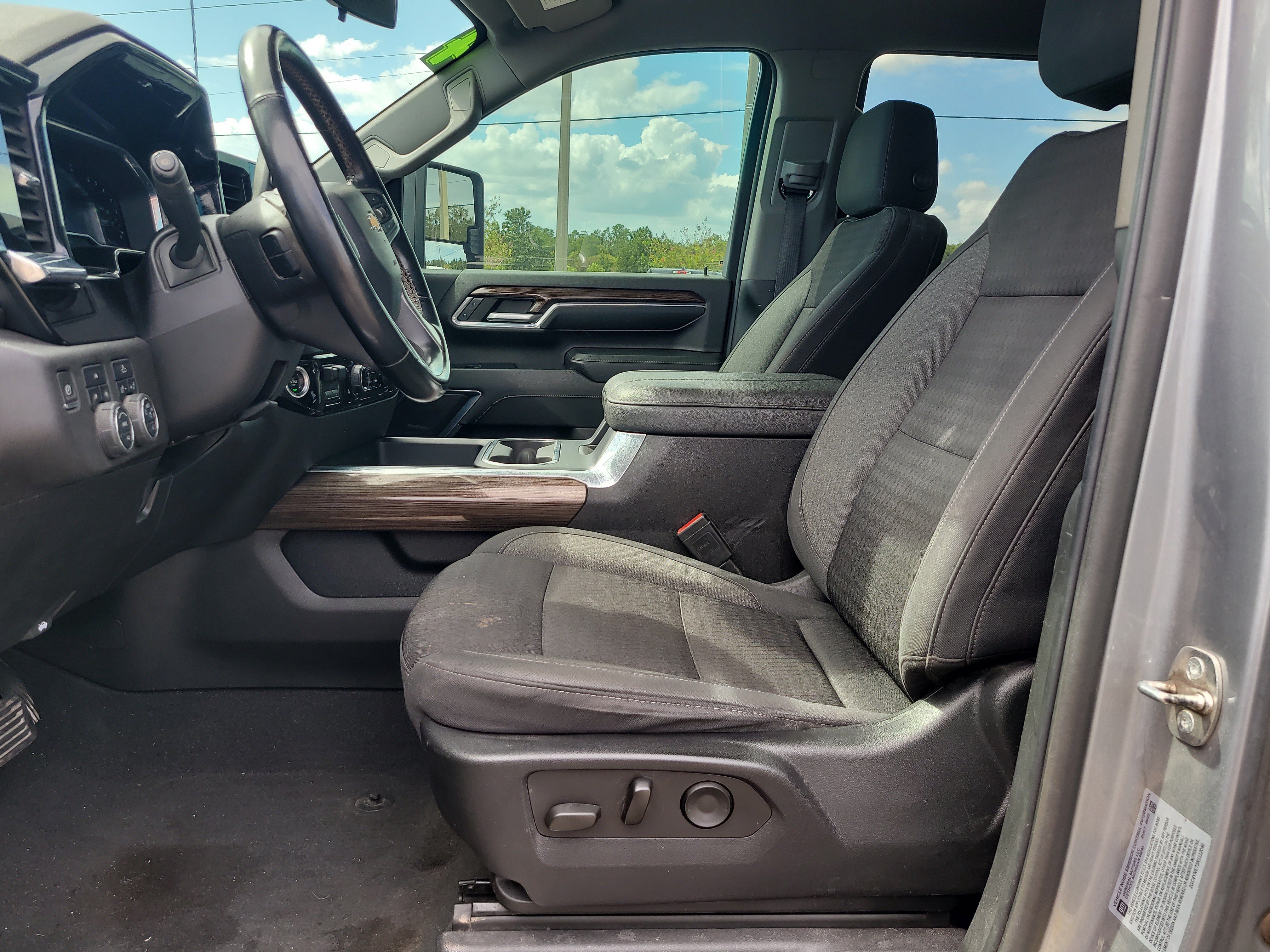 Used 2024 Chevrolet Silverado 2500 LT AWD/4WD image 17