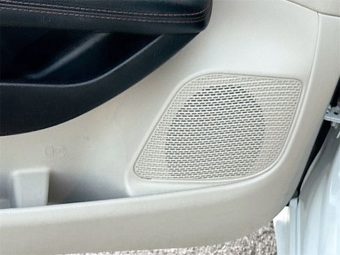 Used 2020 Chrysler Pacifica Touring-L image 19