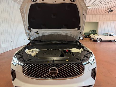 Used 2026 Volvo XC90 B5 Plus w/ Protection Package Premier AWD/4WD image 40