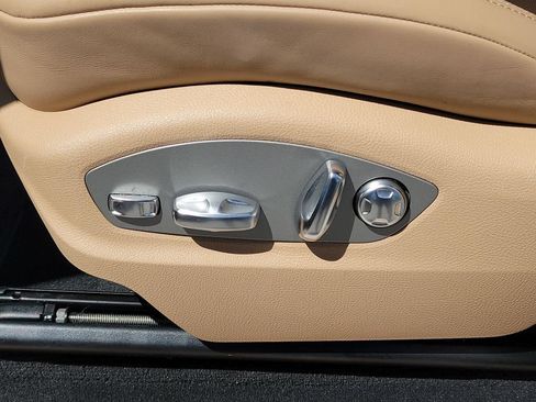 Certified 2025 Porsche Macan AWD/4WD image 28