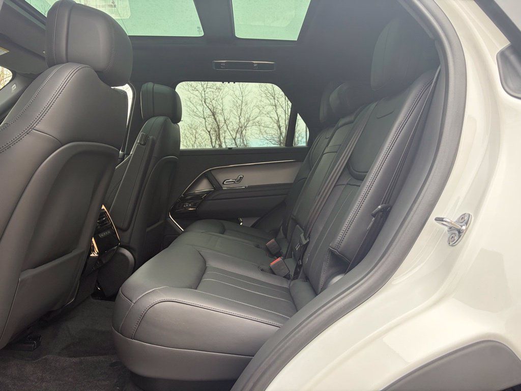 New 2025 Land Rover Range Rover Sport Dynamic SE AWD/4WD image 13