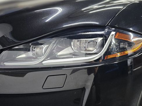 Used 2018 Jaguar XJ R-Sport RWD image 23