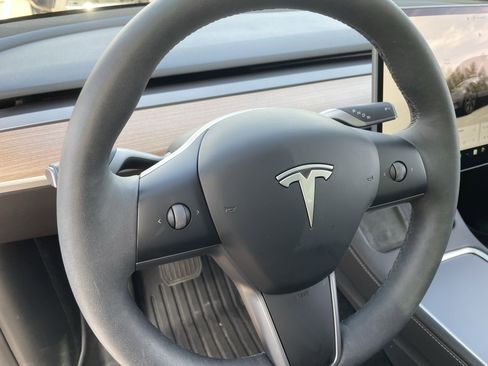 Used 2025 Tesla Model Y Long Range image 23