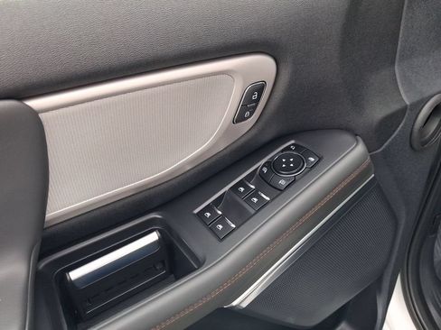 Used 2025 Ford Expedition Active AWD/4WD image 18