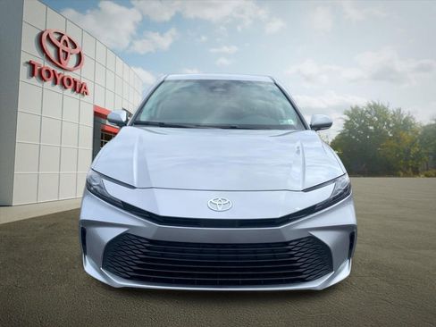 Used 2025 Toyota Camry LE FWD image 8
