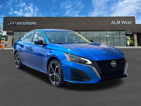 Used 2025 Nissan Altima 2.5 SR FWD image 3