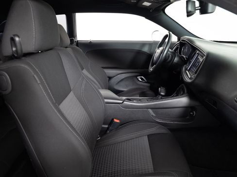 Used 2018 Dodge Challenger SXT RWD image 27