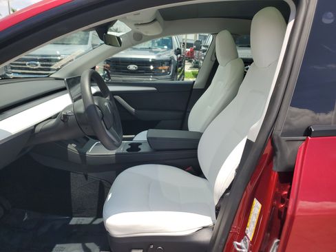 Used 2024 Tesla Model Y Long Range RWD image 17