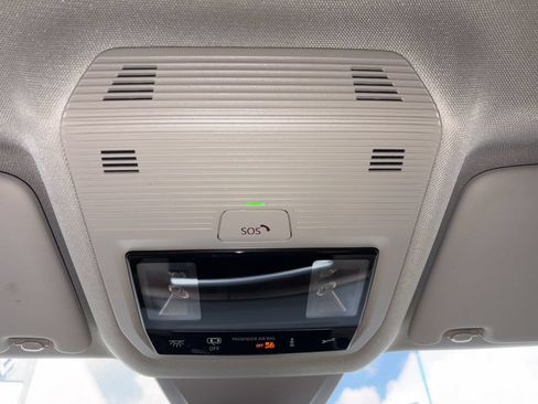 Certified 2025 Volkswagen Atlas SE FWD image 15
