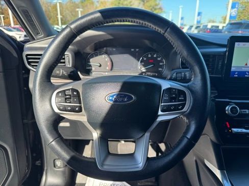 Used 2023 Ford Explorer Limited w/ Equipment Group 301A image 9