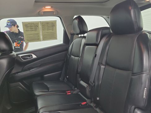 Used 2019 Nissan Pathfinder Platinum FWD image 9