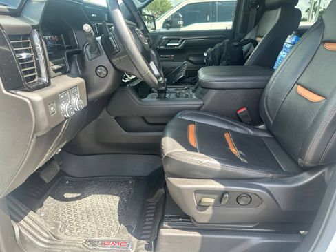 Used 2024 GMC Sierra 1500 AT4 w/ Technology Package AWD/4WD image 7