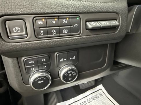Used 2022 GMC Yukon XL Denali AWD/4WD image 23