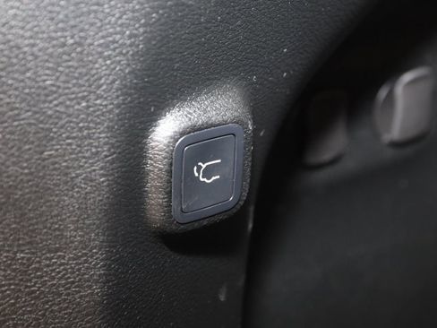 Used 2023 Jeep Cherokee Altitude Lux image 44