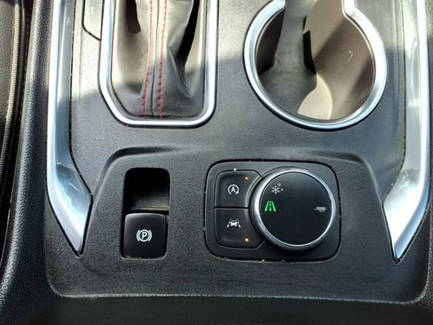 Used 2023 Chevrolet Traverse RS FWD image 29