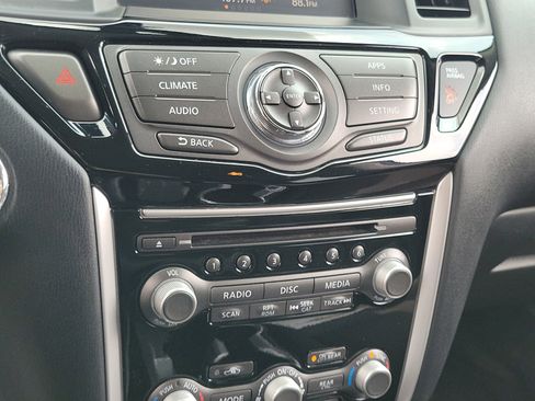 Used 2020 Nissan Pathfinder SV image 23