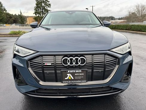 Used 2021 Audi e-tron Prestige w/ Prestige Package image 3