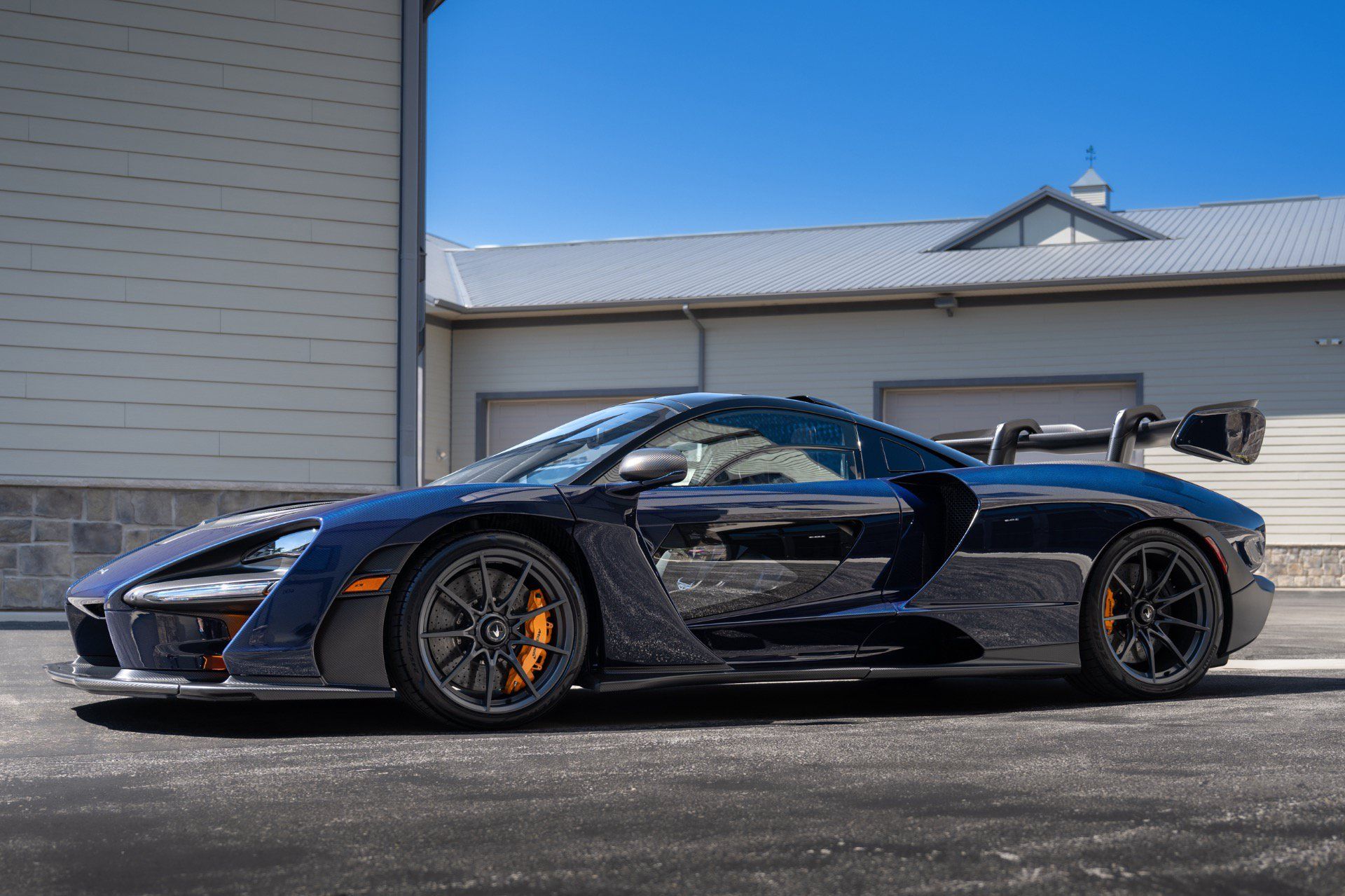 Used 2019 McLaren Senna RWD image 12
