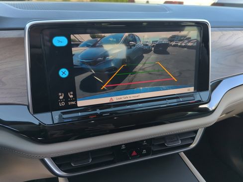 New 2026 Volkswagen Atlas SE image 28