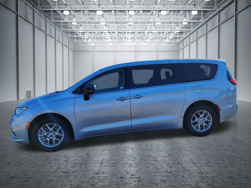 Used 2024 Chrysler Pacifica Touring-L FWD image 9