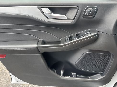 Used 2025 Ford Escape Platinum AWD/4WD image 14