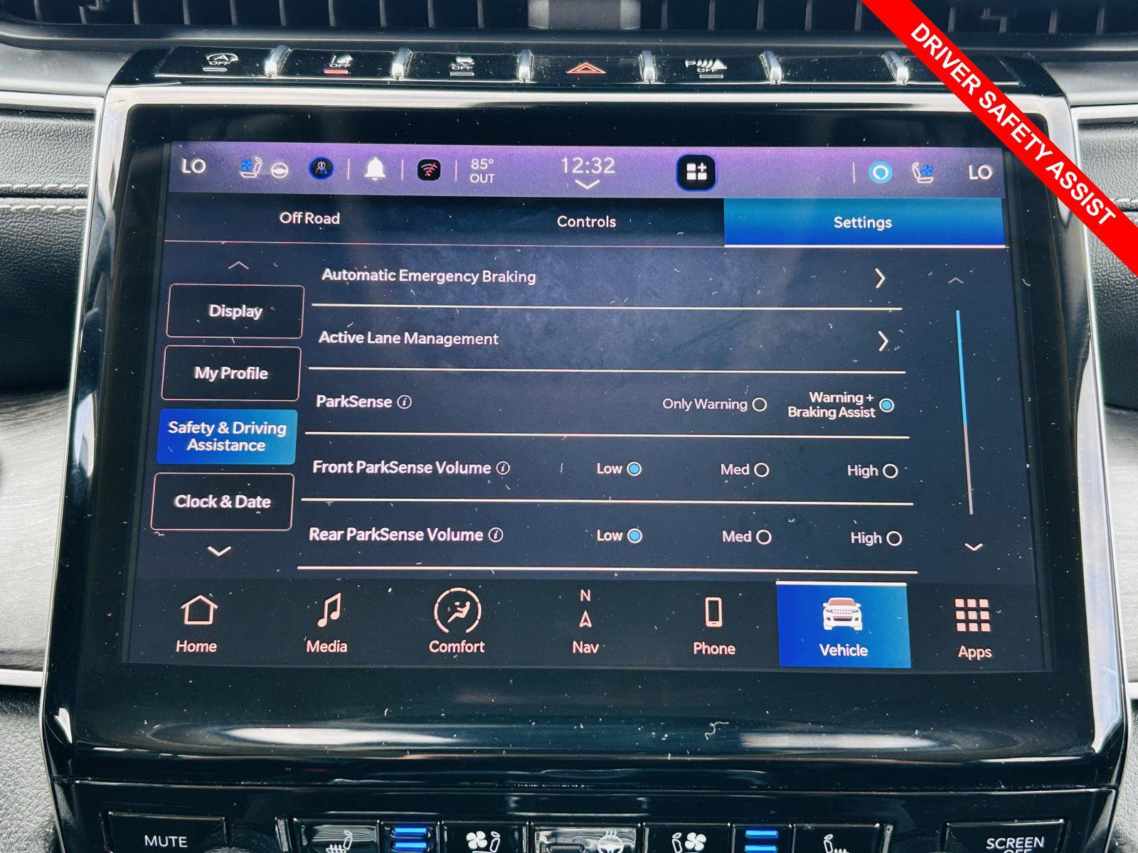 Used 2023 Jeep Grand Cherokee L Limited w/ Luxury Tech Group II AWD/4WD image 9