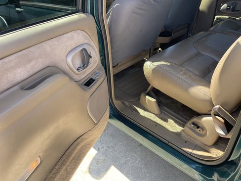 Used 1995 GMC Suburban 4WD image 15