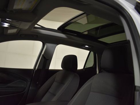 Used 2022 GMC Terrain SLE w/ Driver Convenience Package image 43