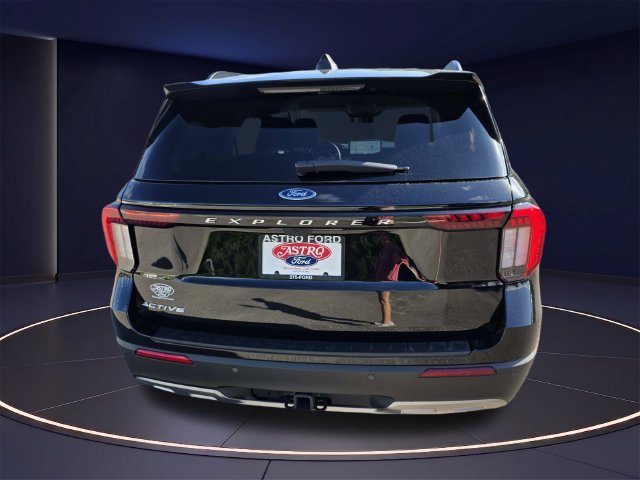 Certified 2025 Ford Explorer Active w/ Active Comfort Package RWD image 5