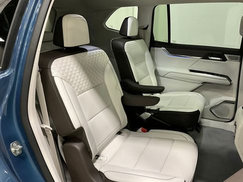 Used 2024 GMC Acadia Denali w/ Super Cruise Package image 22