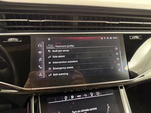 Used 2022 Audi Q8 Prestige AWD/4WD image 30