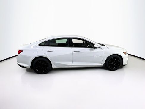 Used 2018 Chevrolet Malibu LT w/ Driver Confidence Package FWD image 4