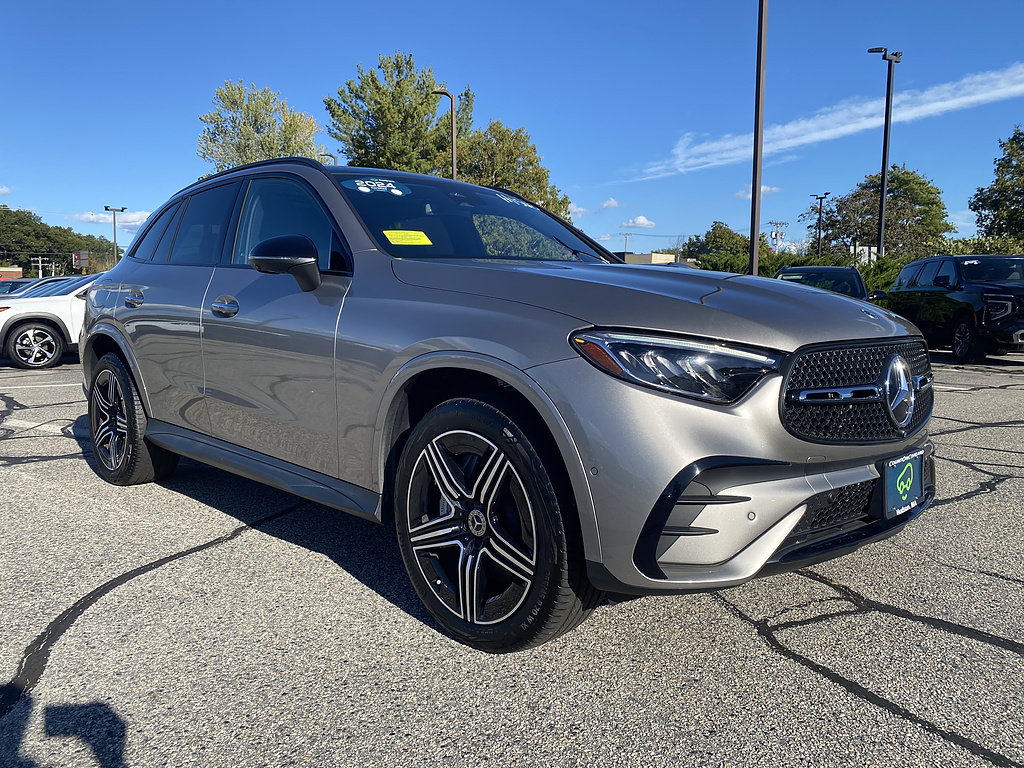 Used 2024 Mercedes-Benz GLC 300 4MATIC image 3